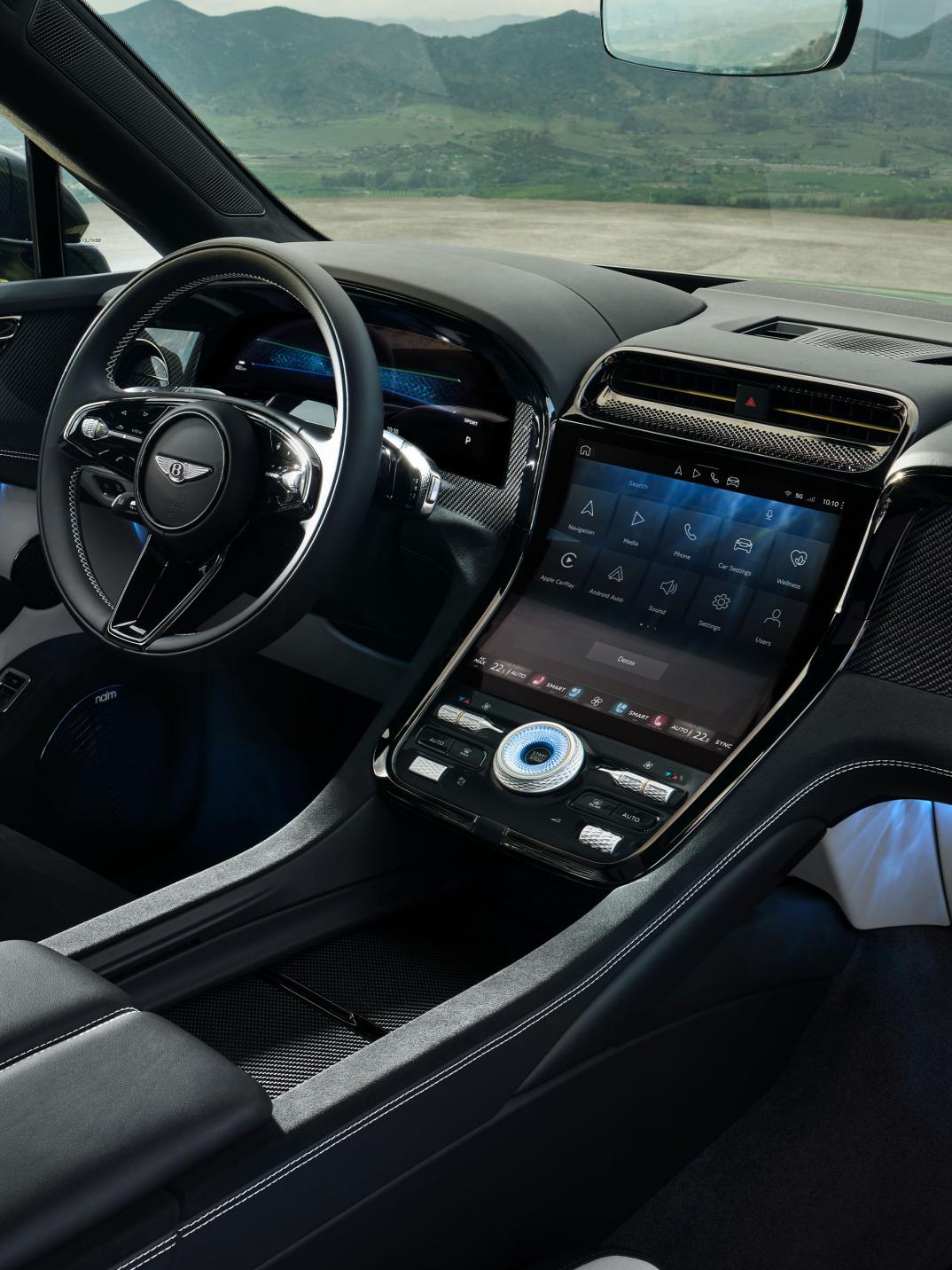 Interior view of the Bentley Torcal S MMI, steering wheel and Glaze and Beluga cabin trim.