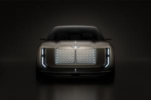 Front profile of the new Bentley EXP 15 Concept Car with the new Bentley wings and illuminated front grille