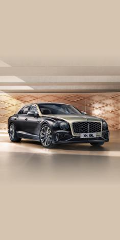 Front side angled view of Bentley Flying Spur Mulliner in Duo Tone Exterior Colours