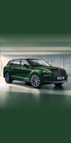 Front three quarter of the Bentayga Atelier Edition in an Emerald exterior colours with bright chrome accents