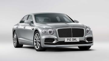 Front view of Bentley Flying Spur in Moonbeam colour with Black gloss matrix grille featuring 20 inch Five Twin-Spoke Wheel - Painted.