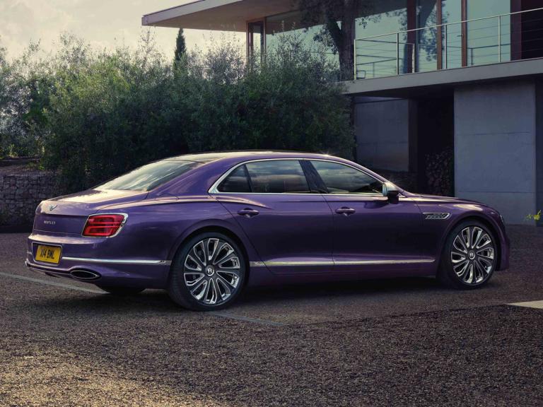 Bentley Bentayga Mulliner side view in Tanzanite Purple with chrome accents featuring 22 inch Mulliner Wheel Painted and Polished with Self Levelling Wheel Badge.
