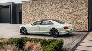 Side view of Bentley Flying Spur Speed Edition 12, in Opalite colour featuring 22 inch Speed Wheel - Black Painted featruing Chrome side skirts.
