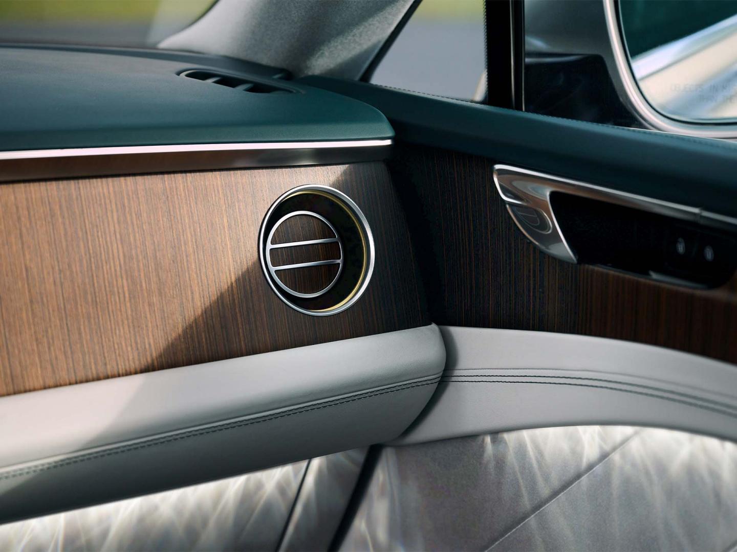 Bentley Torcal with the Ombre Walnut by Mulliner Veneer
