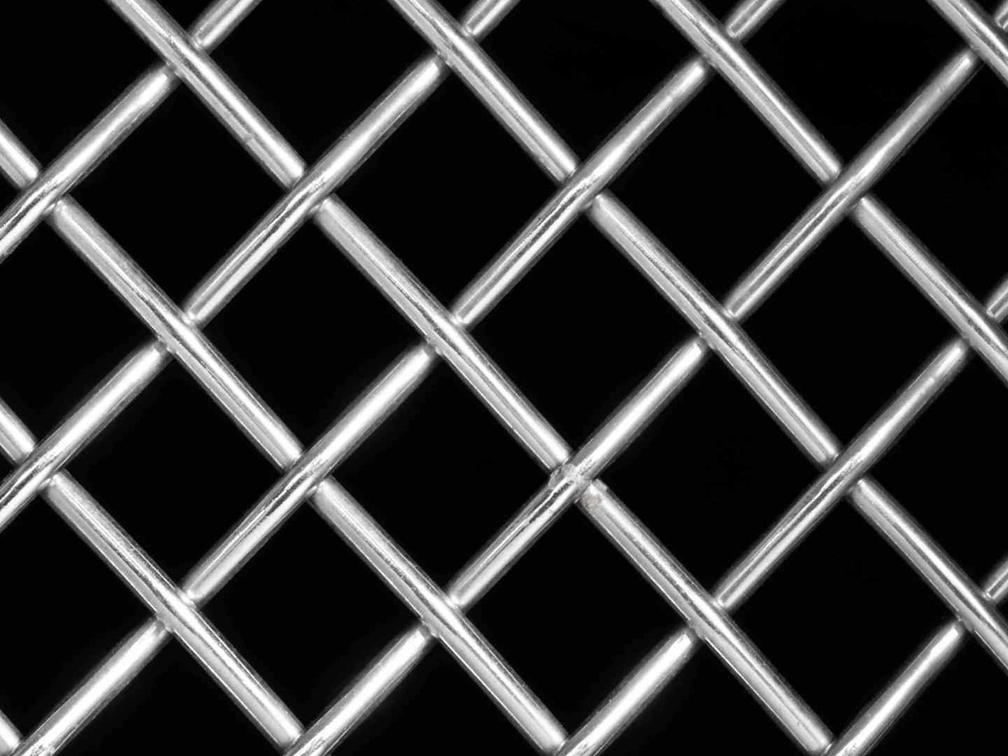 Detailed view of Bright Chrome matrix gille