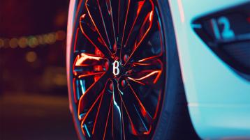 Detailed view of Bentley 22 inch Alloy wheel with self levelling badge.