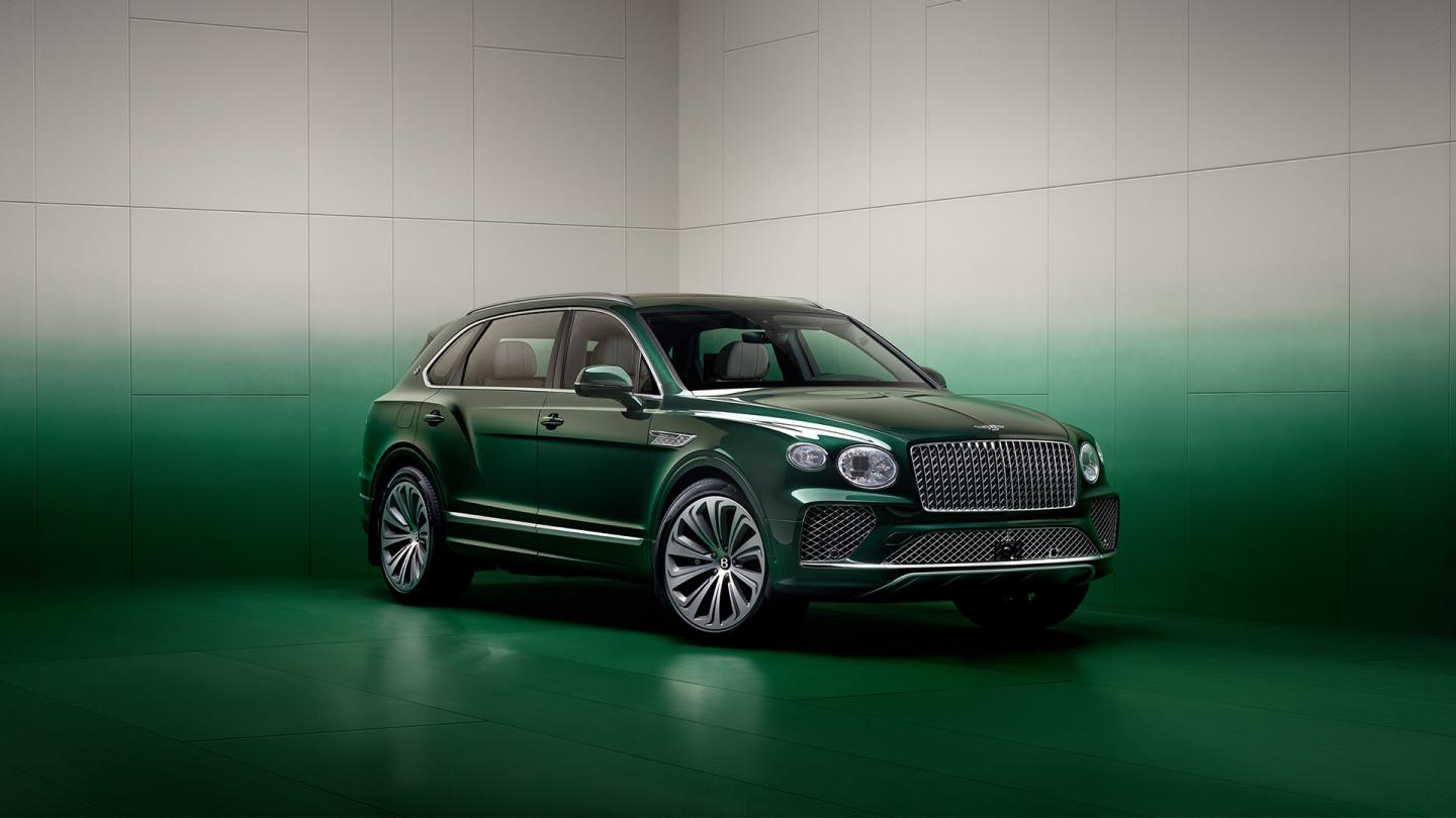 Front three quarter of the Bentayga Atelier Edition in an Emerald exterior colours with bright chrome accents