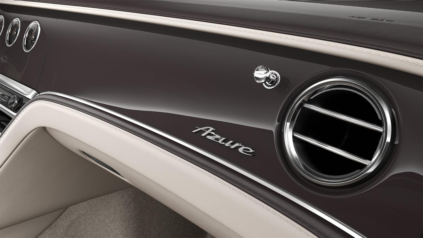 Close-up of the Piano Burnt Oak veneer and air conditioning vent inside the Bentley Flying Spur Azure.