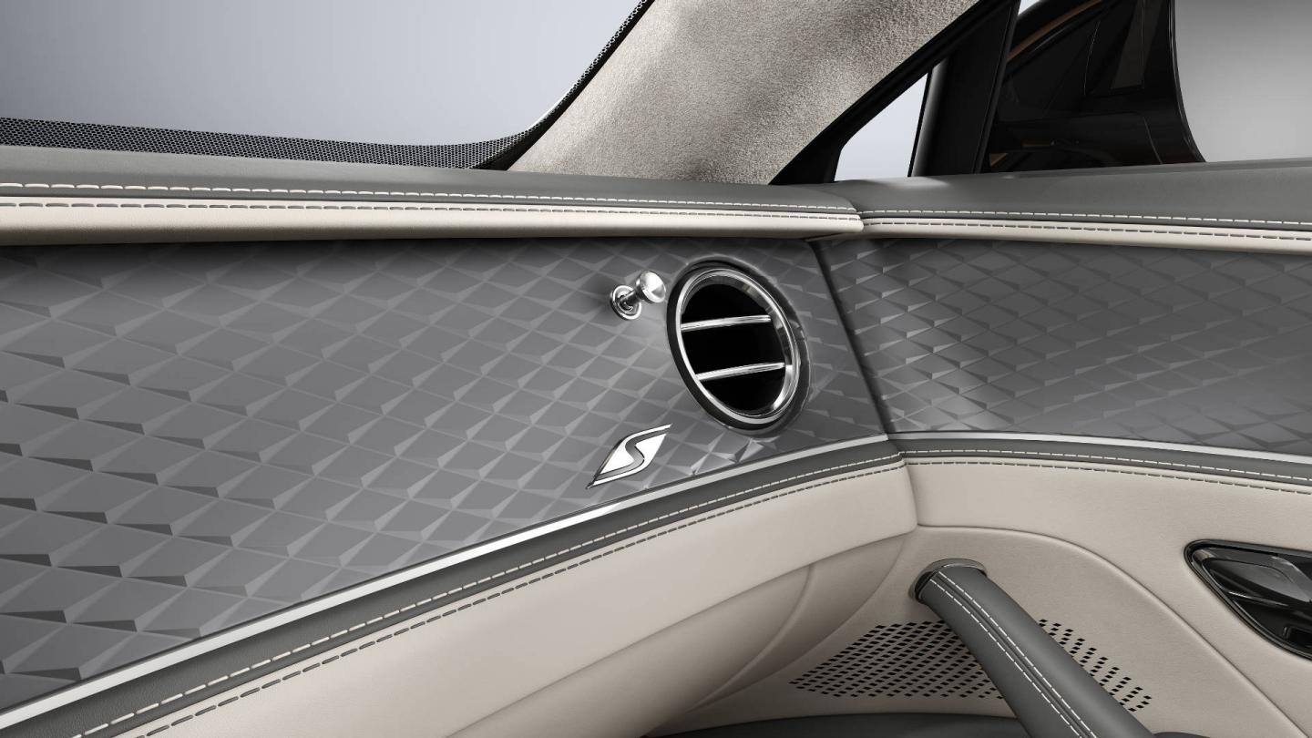 Close-up of the Diamond Brushed Dark Tint Aluminium veneer and air conditioning vent inside the Bentley Flying Spur S.