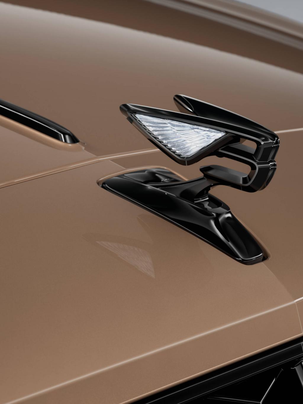 Close-up of the Flying B bonnet mascot on the Bentley Flying Spur S in Rose Gold.