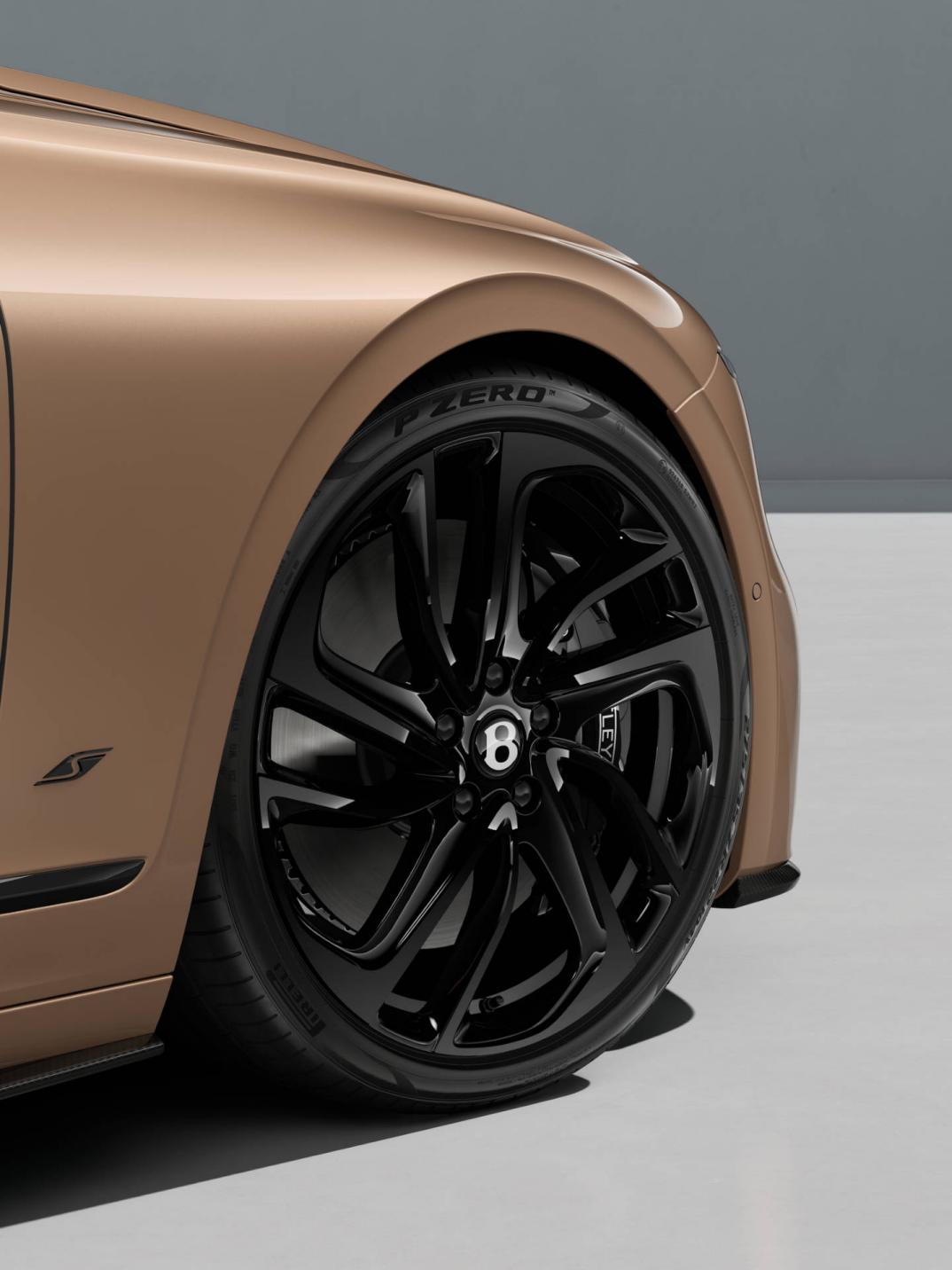 Close-up of the Bentley Flying Spur S 22" Ten Swept Spoke wheel painted in black.